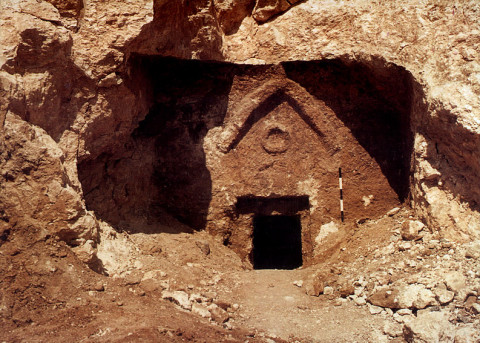 1980 photo of Talpiot Tomb by Amos Kloner.