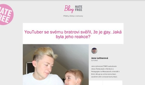 Zločinci z neziskovky propagují deviantní programování dětí dlouhodobě. | Ministr pro lidská práva Jan Chvojka říká že ho mj. naštvalo video, v němž zhruba dvacetiletý kluk vysvětluje pětiletému bratrovi, že je gay a jednou si vezme muže. „To mě trošku uráželo. Spíš to totiž zavánělo zneužíváním malého chlapce ke zviditelnění toho staršího a k propagaci nějaké myšlenky. V pěti letech totiž samozřejmě nemůžete rozumět tomu, co je svazek mezi mužem a ženou nebo mužem a mužem,“ míní Chvojka. Podle jeho slov totiž, když by v osmnácti letech řekl svému výrazně mladšímu bratrovi, že se ožení s mužem, asi by mu také tleskal. „Ale to by dělal i v případě, že bych mu oznámil, že si hodlám vzít Bobíka či Fifinku ze Čtyřlístku. Nepochopil jsem, proč tam HateFree takové věci věší.  