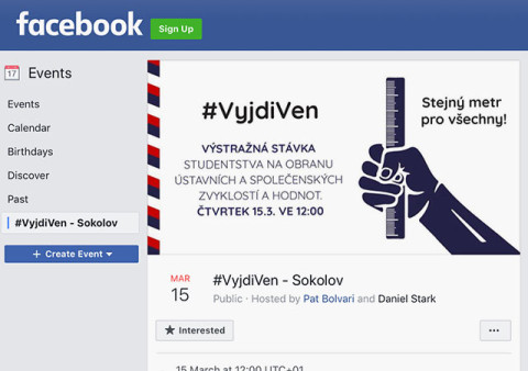 Příklad porušení zákona: Politickou akci #VyjdiVen v Sokolově organizoval nezletilý student gymnázia. Na obrázku webová facebooková stránka organizátorů akce.