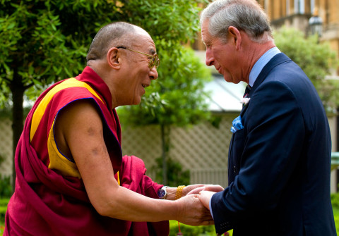 Dalai Lama typically goes out of his way to make certain his watches never appear to be fancy or ostentatious. His holiness does so, by typically putting them on inexpensive stretchable Speidel Twist-O-Flex watch bands. In this photo, we see the Dalai Lama with Prince Charles, and the Dalai Lama is wearing a yellow gold Rolex Day-Date with a cobalt blue dial.