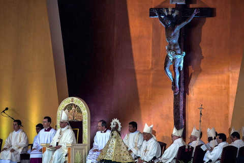 Pope Francis conducts a mass at the Rizal Park on January 18, 2015 in Manila, Philippines