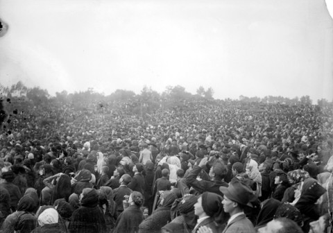 The crowds at Fatima wait for a miracle on Oct. 13, 1917