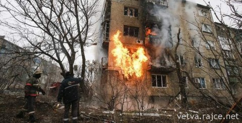 Porošenkova fašistická vláda vede občanskou válku proti vlastnímu lidu. Jak známo, to vše už tady bylo. Katolický fašista Franko udělal to stejné ve Španělsku před druhou světovou. Historie se opakuje :-(