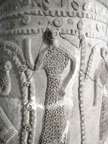 Dvanáctá planeta, obr. 63c: Reptilian Artifacts In Iraq Museum — Ancient Aliens